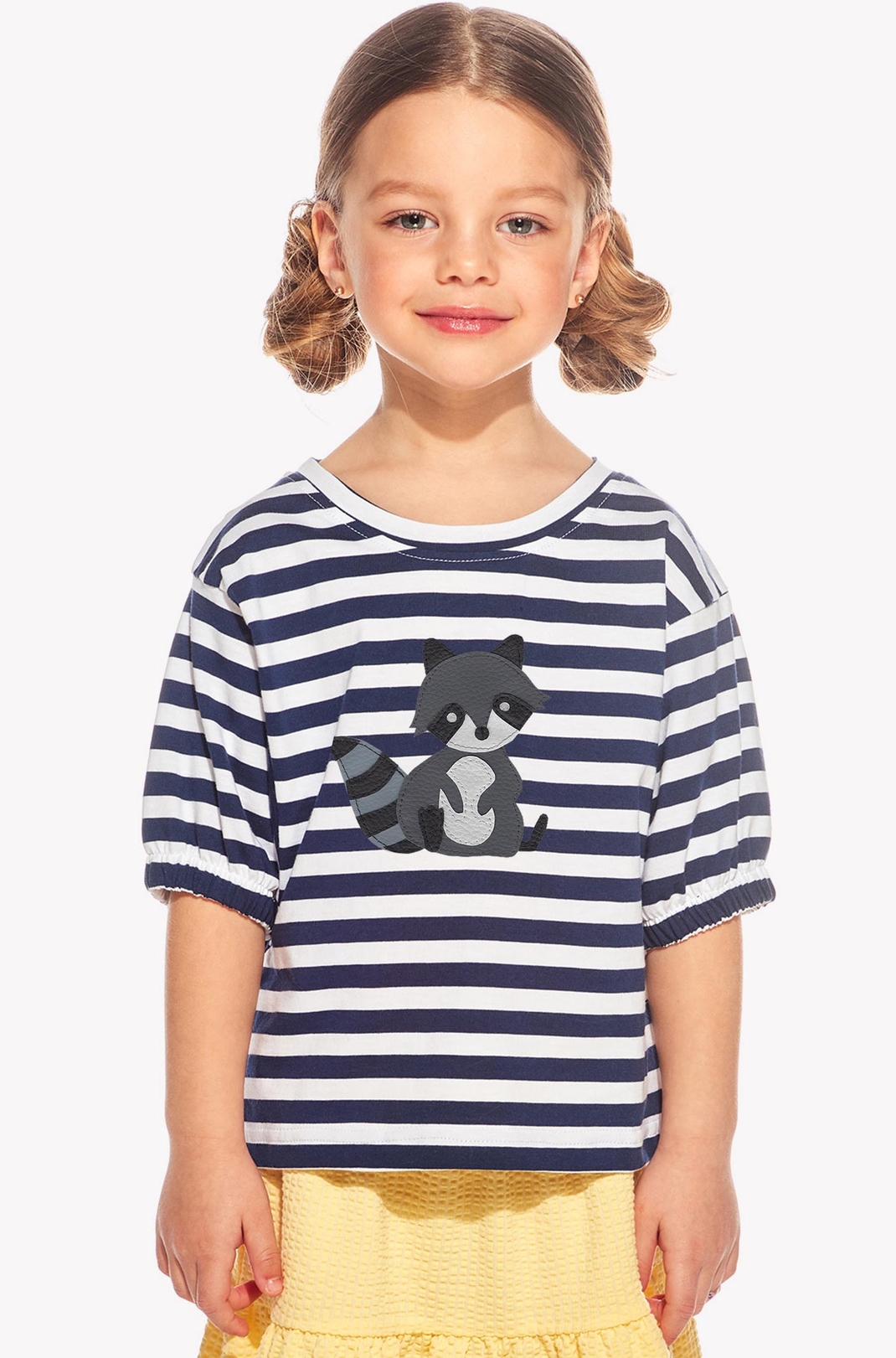 Shirt with raccoon
