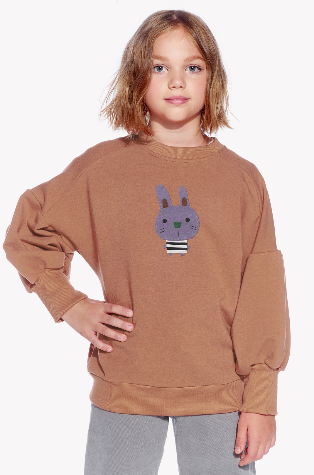 Sweatshirt mit einem Hasen