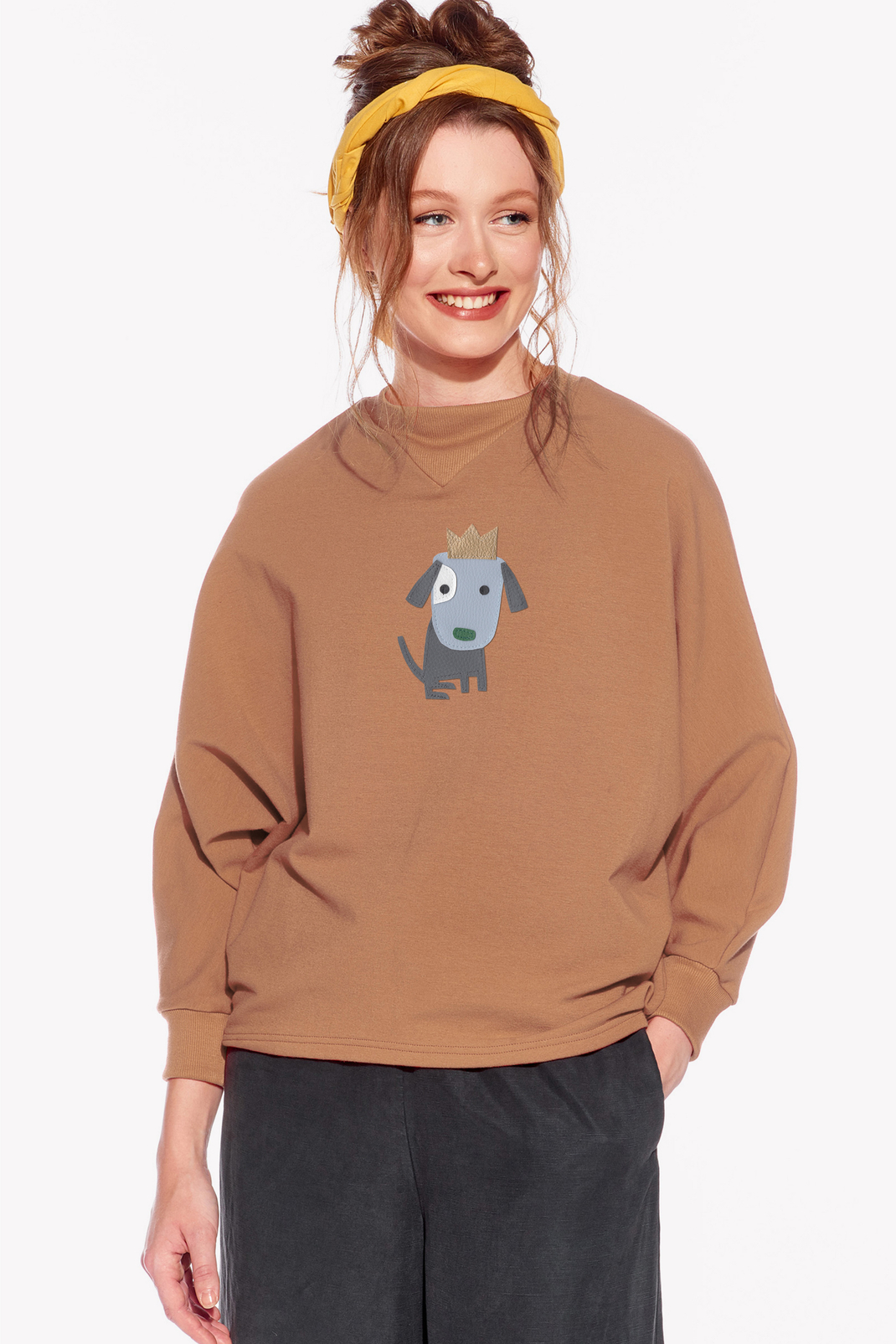 Sweatshirt mit einem Hund