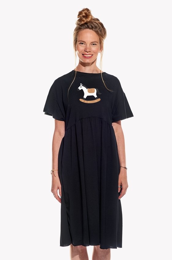 Šaty s koníkem