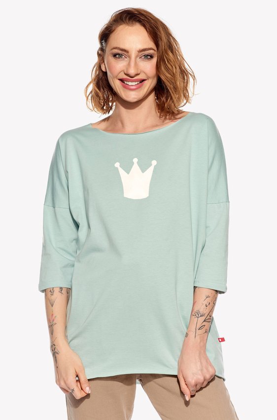 Shirt with crown