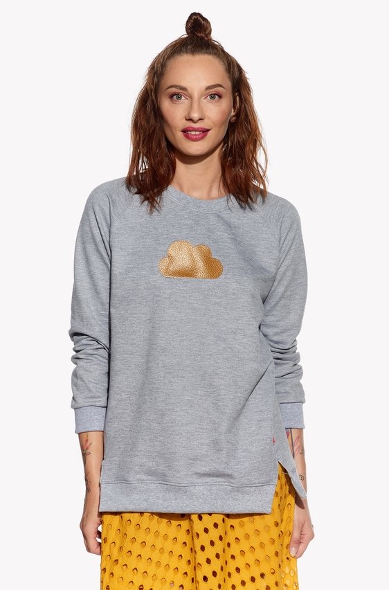 Kapucnis pulóver felhővel