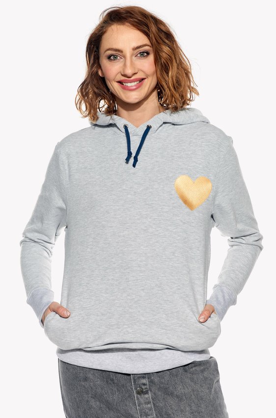 Kapucnis pulóver szívvel